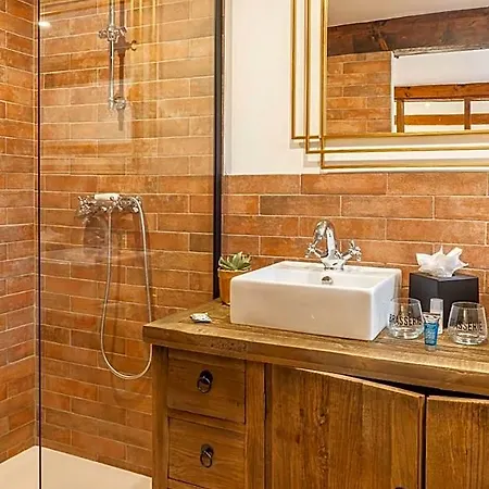 Bed & Breakfast La Maison Du Corsaire Et Les Ateliers - Deux Adresses A